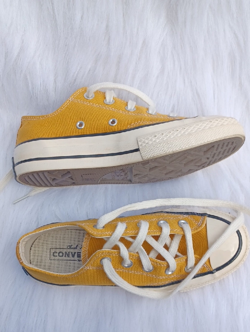 Converse  Chuck Taylor 70 Low Top. Sunflower. 162063C. Womans 5.5.